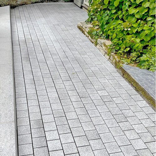 Grey granite cobble setts - cobble, 10cm